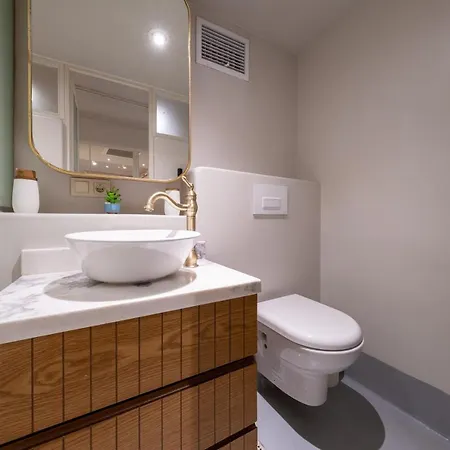 Mayer Liberty Apartment *